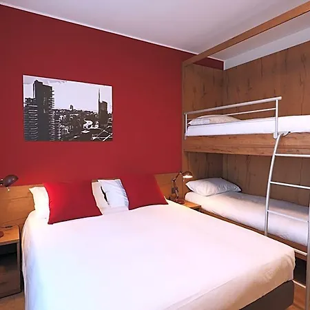 Corte Milano Hostel *