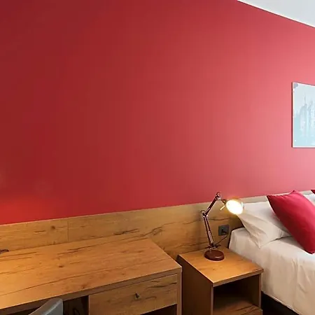 Corte Milano Hostel *
