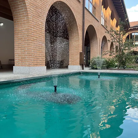بيت شباب Corte Milano روتسانو